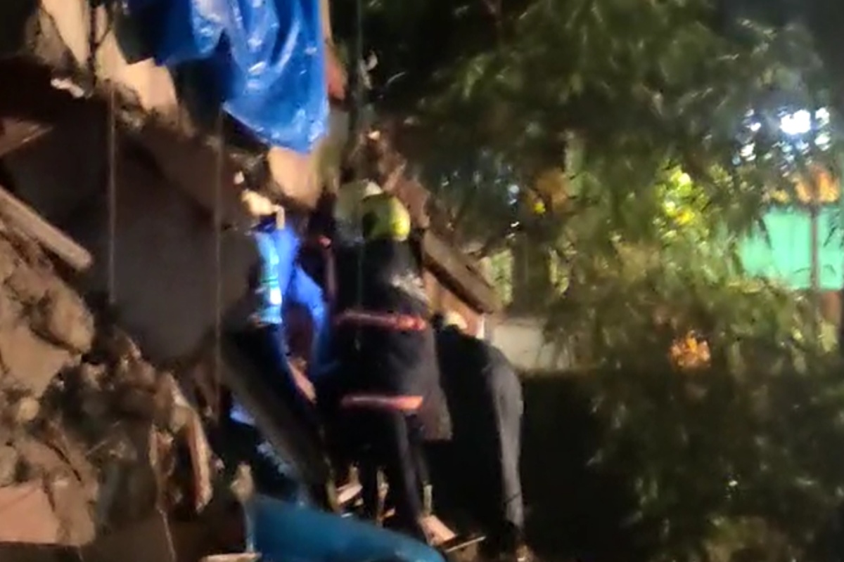 Kurla Building Collapse : कुर्ला इमारत दुर्घटनेत तिघांचा मृत्यू, 11 जखमी; मृतांचा आकडा वाढण्याची शक्यता