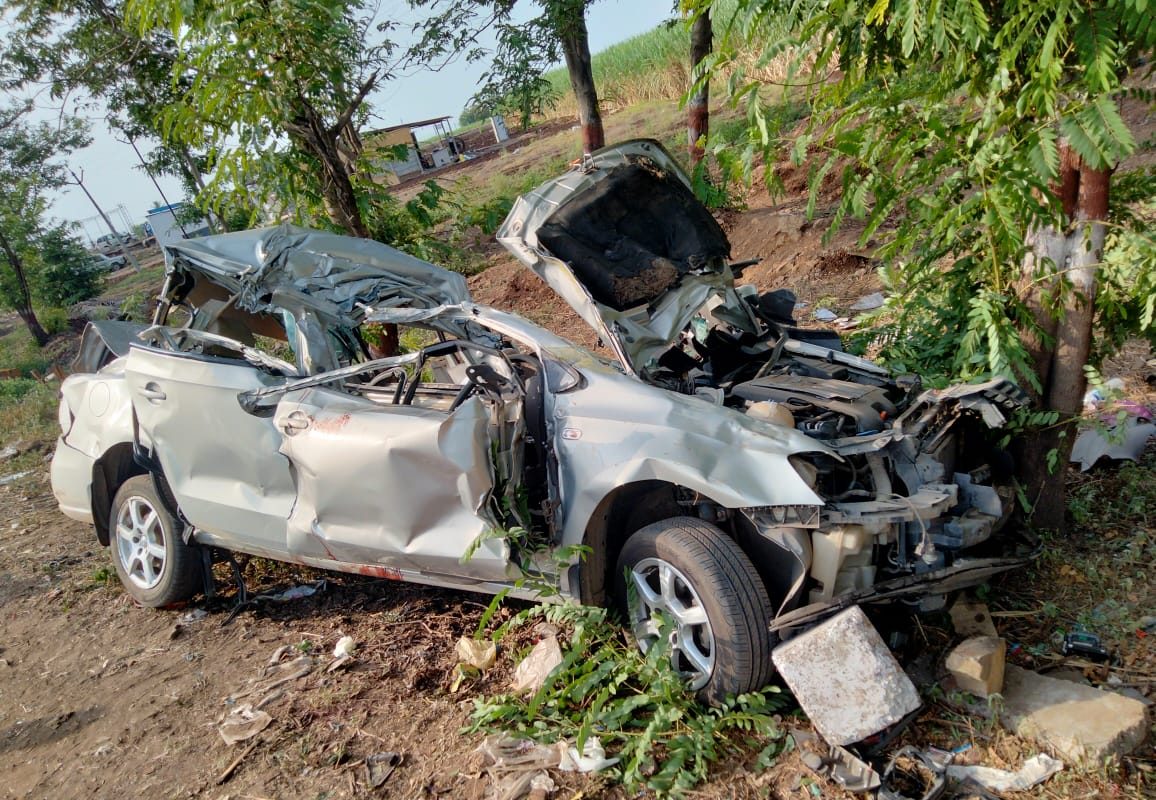 Car Accident : पुणे-बंगळुरू महामार्गावर कार आणि कंटनेरचा भीषण अपघात, एकाच कुटुंबातील 5 जणांचा मृत्यू
