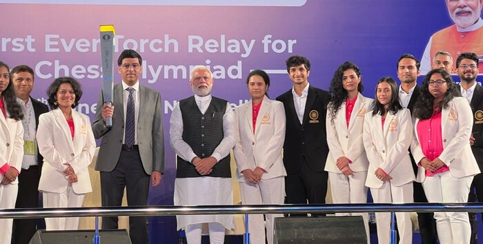 यावेळेस पंतप्रधान नरेंद्र मोदी हे बुद्धिबळ ऑलिम्पियाडच्या मशालीचे उद्घाटन करण्यासाठी इंदिरा गांधी स्टेडियमवर आले होते.
