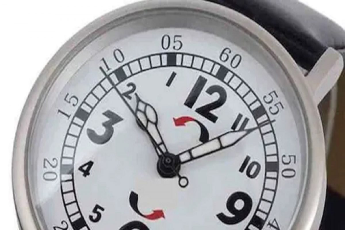 भारतातील उलटं फिरणारं घड्याळं; 'या' समुदायाच्या घड्याळांमध्ये 12 नंतर 11 वाजतात