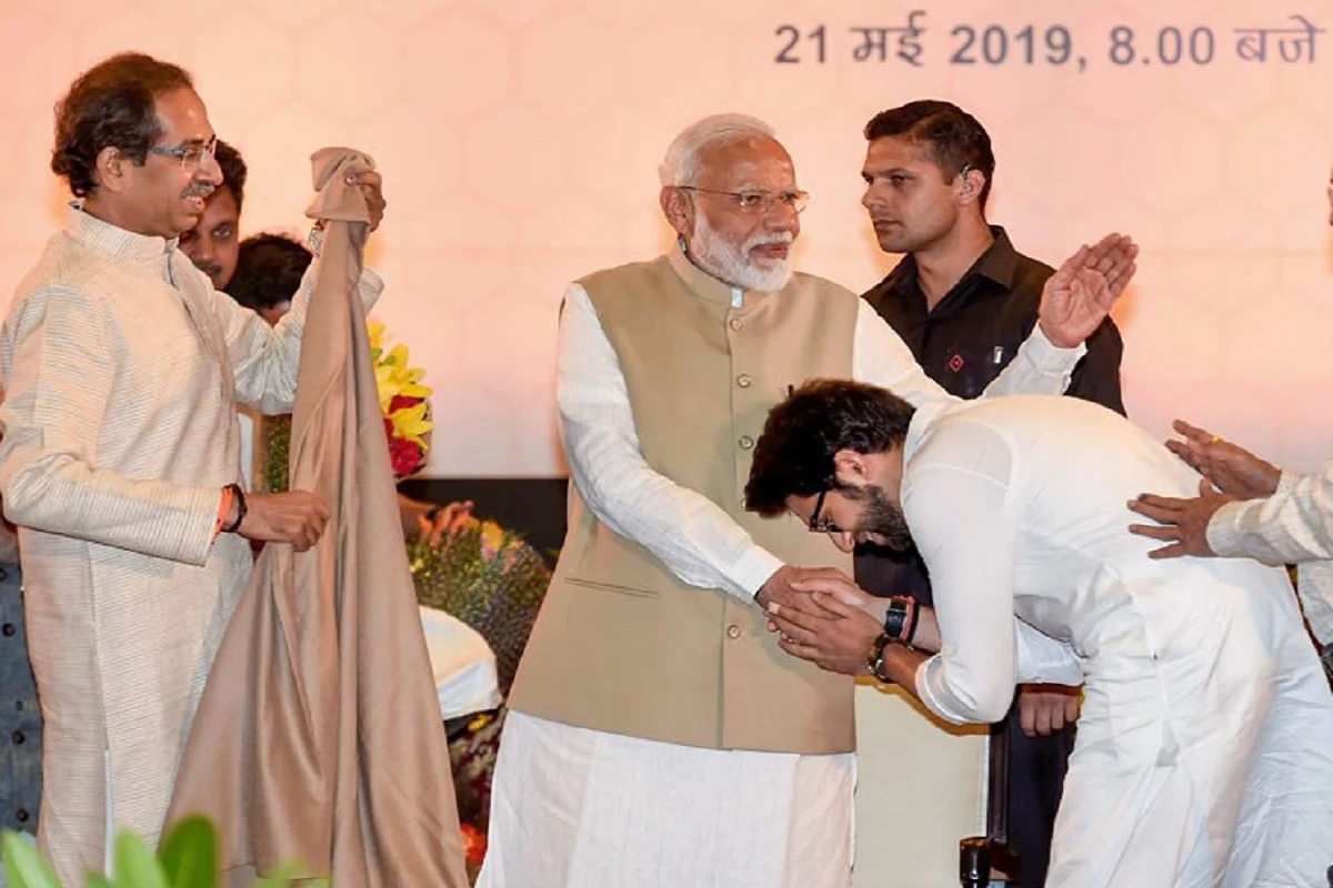 पीएम मोदींच्या सिक्योरिटीनं आदित्य ठाकरेंना मुख्यमंत्र्यांच्या गाडीतून काढलं बाहेर, मग काय झाले ते जाणून घ्या...