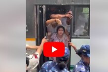 स्वच्छ भारताचा सर्वात घाणेरडा Video; काँग्रेसच्या महिला नेत्या जवानावर थुंकल्या! स्वच्छ भारताचा सर्वात घाणेरडा Video; काँग्रेसच्या महिला नेत्या जवानावर थुंकल्या!