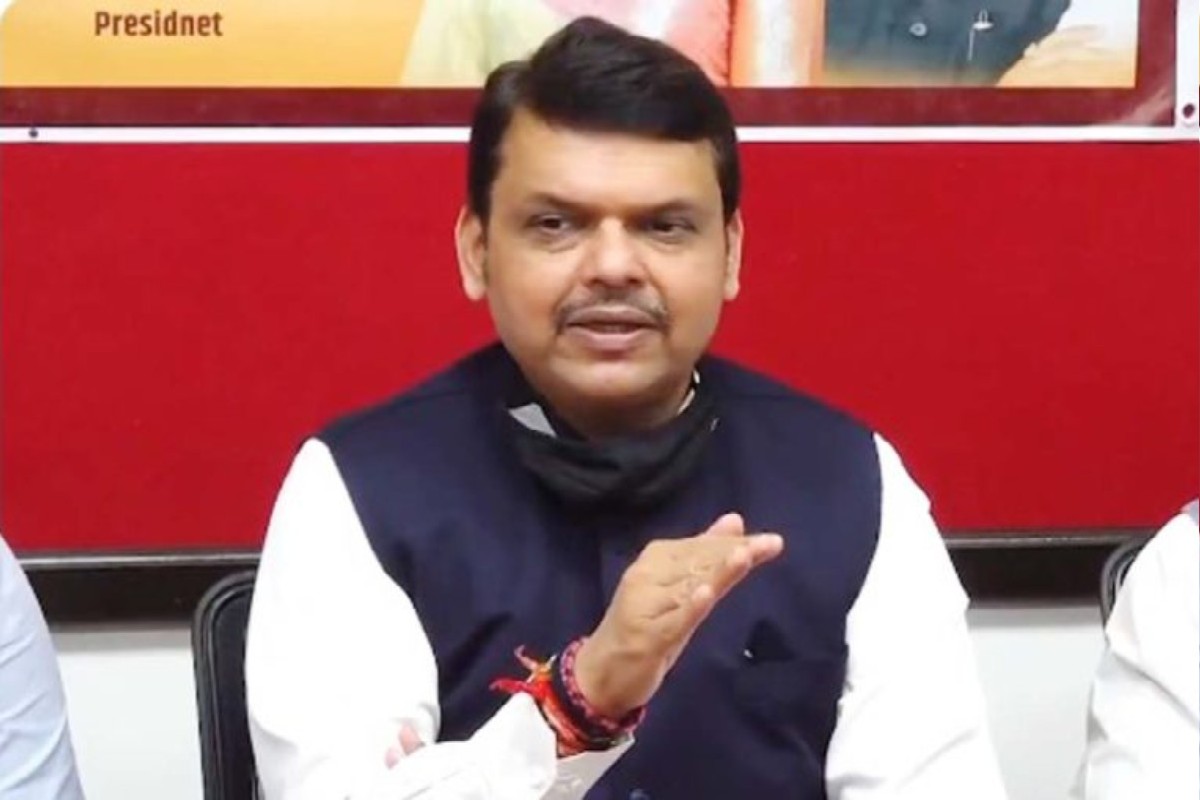 असे मुर्खासारखे बोलणारे खूप आहेत. देशात कायदा आहे. संविधान आहे, पुरावे लागतात