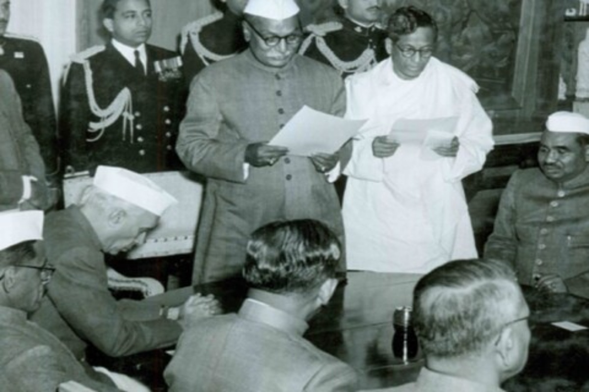 पहिली राष्ट्रपती निवडणूक : राजेंद्र प्रसाद यांच्या विरुद्ध पक्ष नाही तर 4 अपक्षांनी दाखवली होती हिंमत