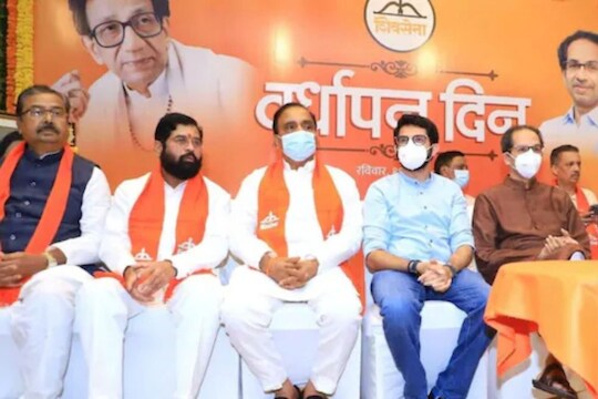 अन् संयमाचा बांध सुटला; आतापर्यंत समोर न आलेली एकनाथ शिंदेंच्या बंडामागील धक्कादायक कारणं