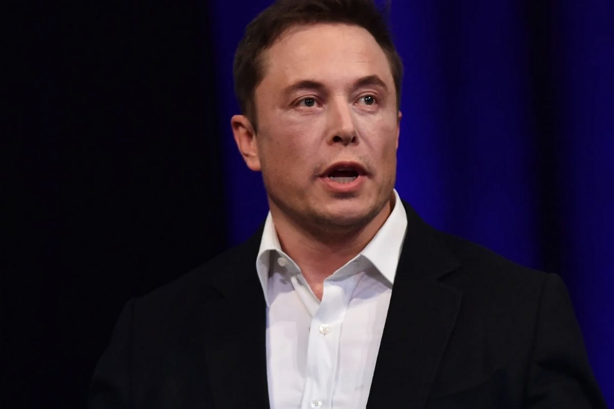 Tesla मध्ये नेमकं चाललंय तरी काय?