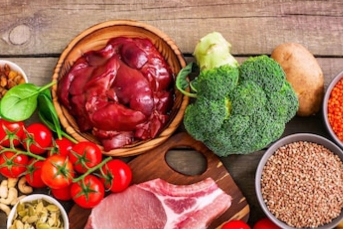 रक्ताची कमतरता दूर करण्यासाठी बेस्ट आहेत हे 5 Food Combination; कमी करतात अॅनिमियाचा धोका