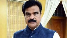 पुणे शिवसेनेला मोठा धक्का माजी मंत्री होणार शिंदे गटात सामील पुणे शिवसेनेला मोठा धक्का माजी मंत्री होणार शिंदे गटात सामील