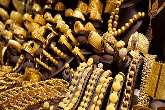 Gold-Silver Price: सोन्या-चांदीच्या दरात घसरण; दागिने खरेदीसाठी किती पैसे मोजावे लागणार?