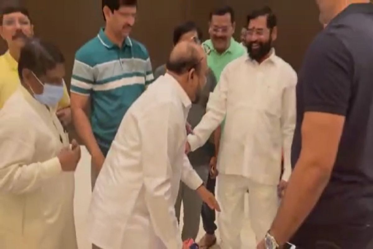 शिवसेनेचा ढाण्या वाघ गुवाहाटीतल्या बंडखोर आमदारांना जावून मिळाला, हॉटेलमध्ये प्रवेश करतानाचा Exclusive Video समोर