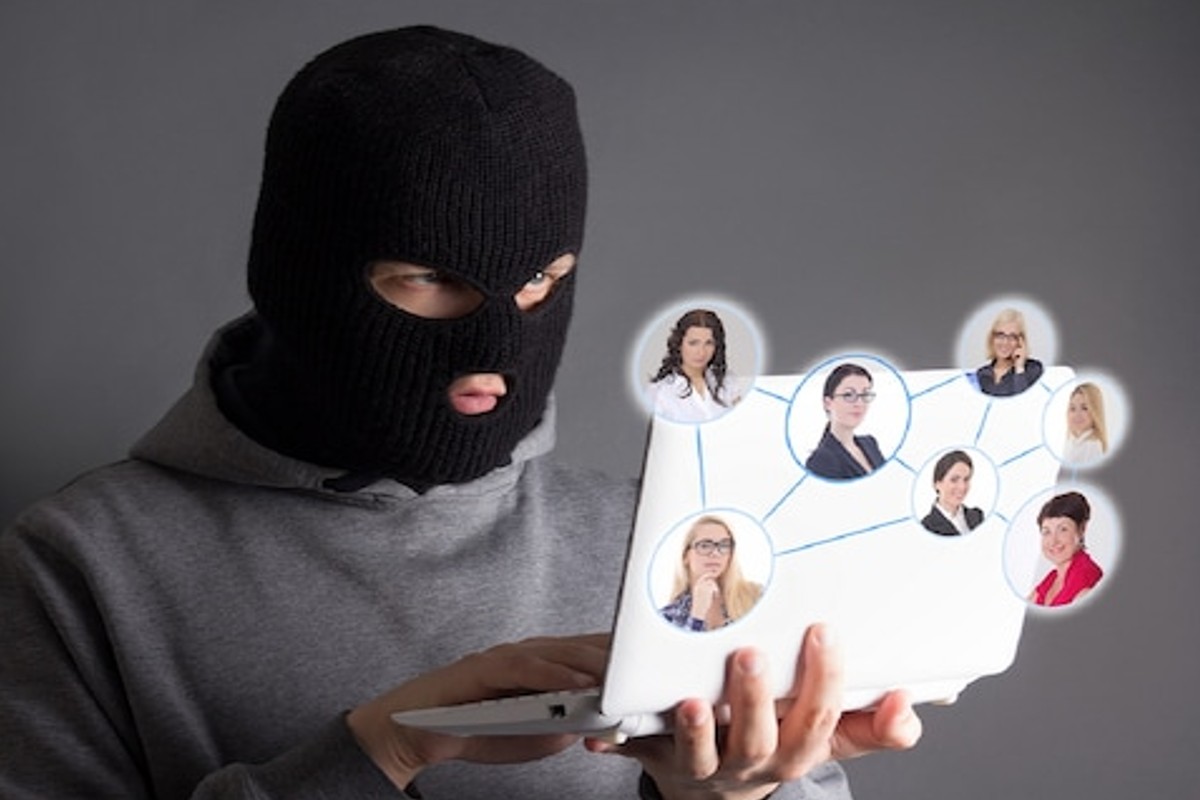 Social Media Tips : सोशल मीडियावर स्वत:ला सुरक्षित कसं ठेवाल? लक्षात ठेवा या 8 गोष्टी