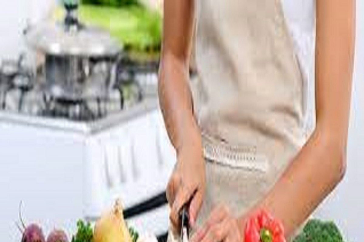 Hand Care : भाजी चिरल्यामुळे रुक्ष-खडबडीत झालेत हात? या टिप्स वापरून बनवा मऊ आणि सुंदर