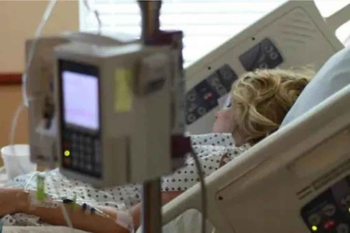 भयंकर अपघातानंतर कोमात गेली तरुणी; शुद्धीवर येताच प्रियकराचा मेसेज पाहून झाली शॉक