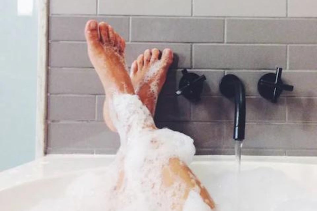 कुठे अंघोळ न करता झोपल्यास तुरुंगवास, तर कुठे हसण्यावरही बंदी; या देशांमध्ये आहेत अतिशय विचित्र कायदे