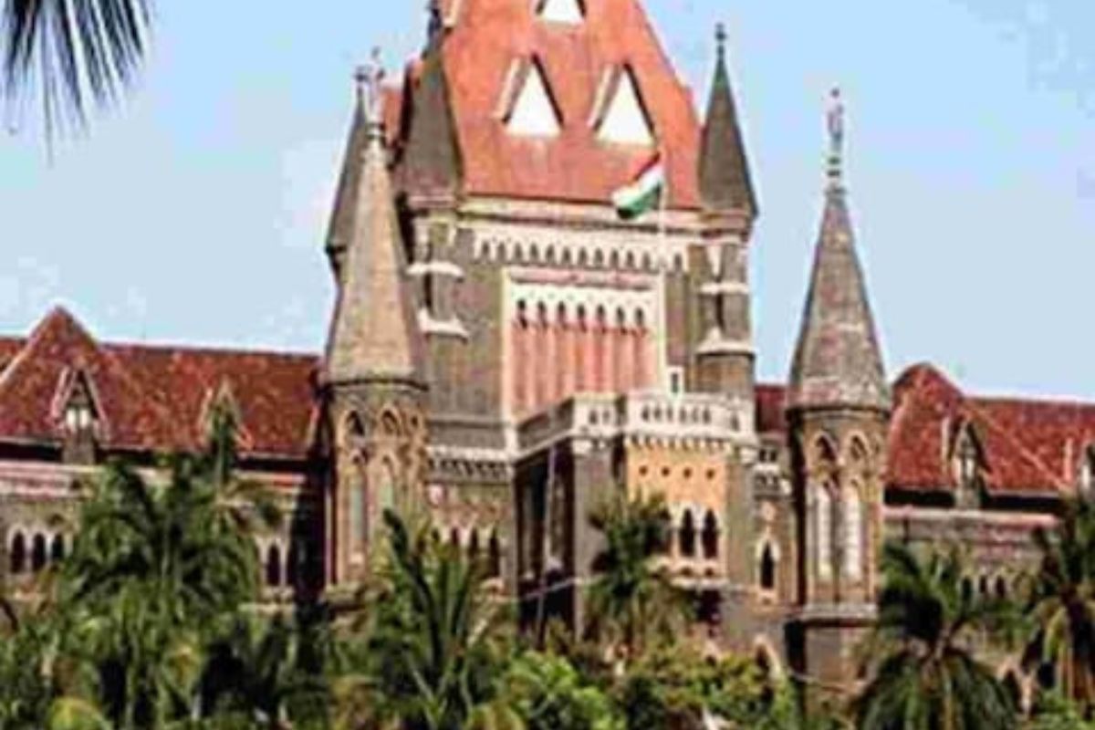 हाताची नस कापून मुंबई उच्च न्यायालयातच आत्महत्येचा प्रयत्न; माजी सैनिकाचं धक्कादायक पाऊल