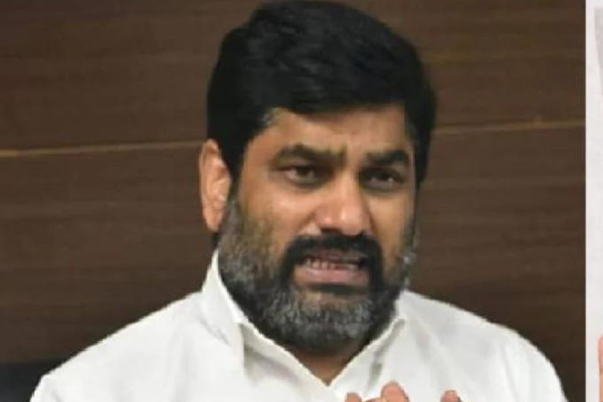 सतेज पाटील यांचं नाव वापरून महिलेची मोठी फसवणूक; घातला 10 लाखाचा गंडा