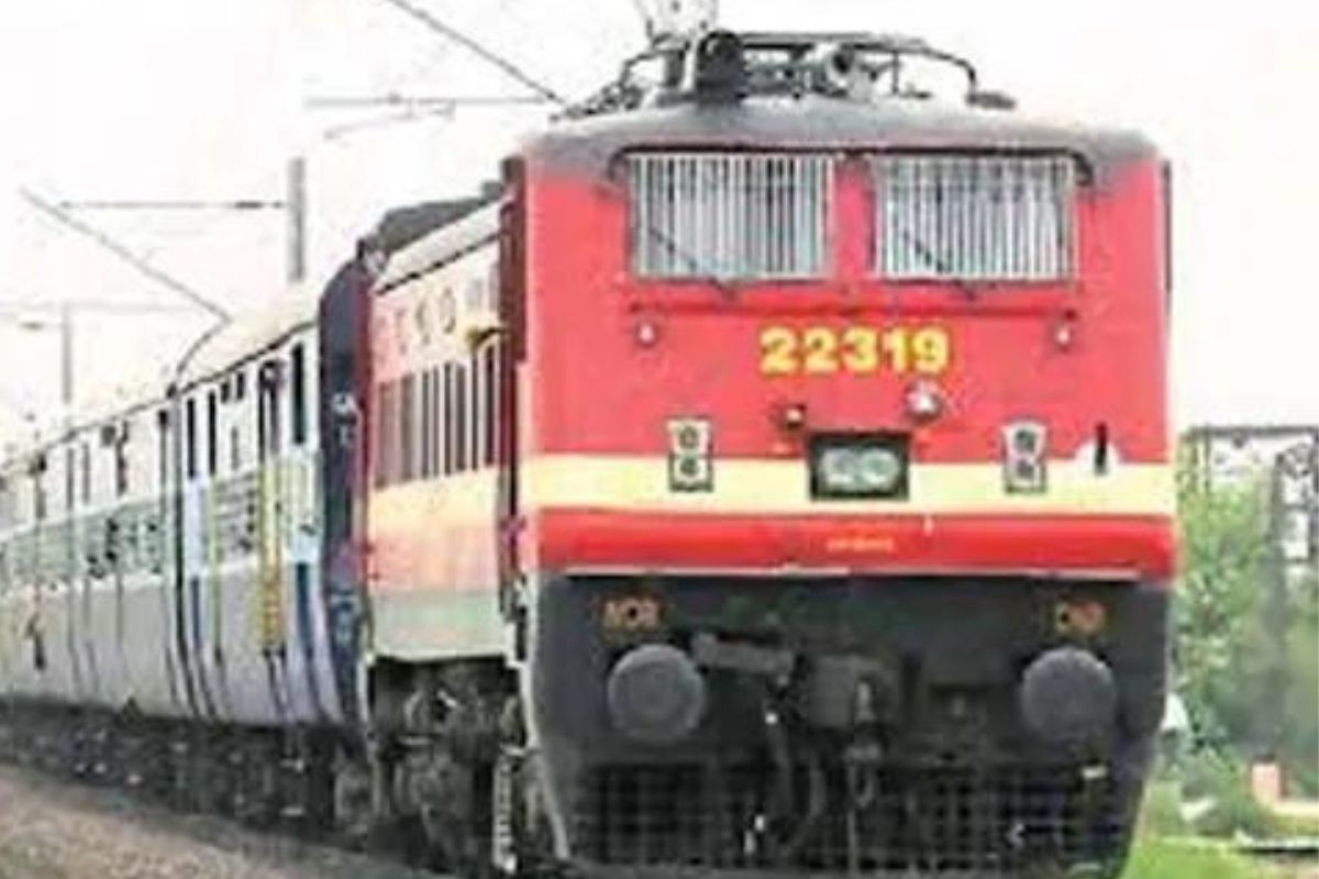 अग्निपथ योजनेला विरोध; रेल्वे मालमत्तेचं 500 कोटीहून अधिक नुकसान, आज काँग्रेस नेत्यांचं धरणे आंदोलन