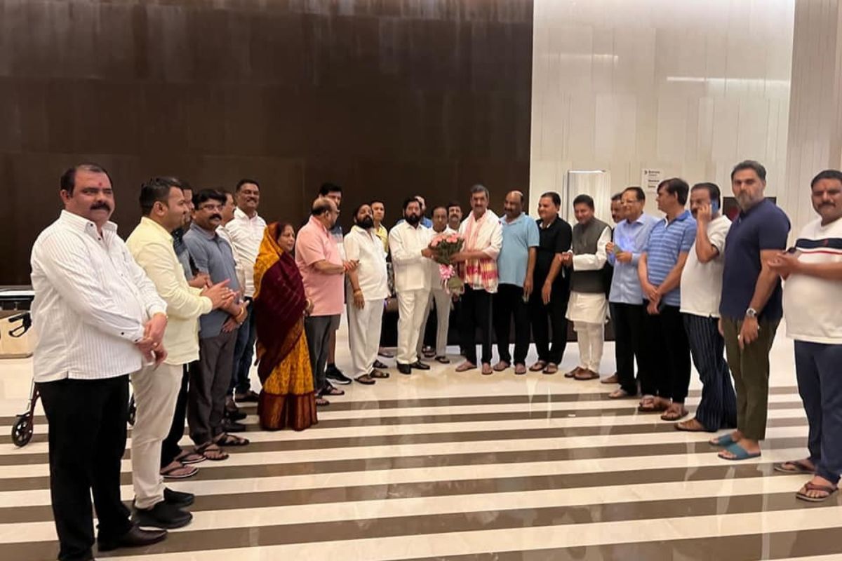 Satara Shambhuraj Desai : शंभुराज देसाईंनी गुवाहाटीत बसून हलवली सूत्र, कारखाना बिनविरोध करत म्हणाले,..