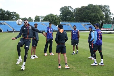 भारत आणि आयर्लंड (India vs Ireland) यांच्यातल्या 2 टी-20 मॅचच्या सीरिजची (T20 Series) पहिली मॅच आज खेळवली जाणार आहे. मागच्या काही काळात टीम इंडियाची टी-20 क्रिकेटमधली कामगिरी उत्कृष्ट झाली आहे. 