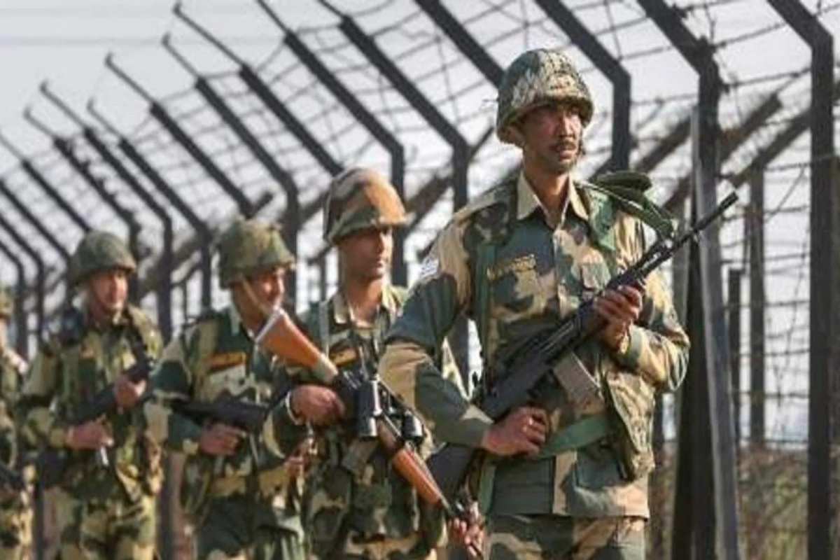 संघ लोकसेवा आयोग (UPSC) द्वारे NDA आणि NA परीक्षा दरवर्षी दोनदा घेतली जाते. NDA परीक्षेचा पूर्ण फॉर्म राष्ट्रीय संरक्षण अकादमी आणि नौदल अकादमी परीक्षा आहे. UPSC NDA ही राष्ट्रीय स्तरावरील परीक्षा आहे. भारतीय लष्कर, नौदल आणि हवाई दलात अधिकारी म्हणून पात्र उमेदवारांची भरती करण्यासाठी राष्ट्रीय संरक्षण अकादमी आणि नौदल अकादमीच्या परीक्षा घेतल्या जातात.