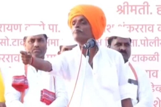 
'आमचं आधी नीट समजून घेत जा, नाहीतर त्याचीच क्लिप व्हायरल कराल, इंदोरीकर महाराज वादग्रस्त विधान करून मोकळे झाले