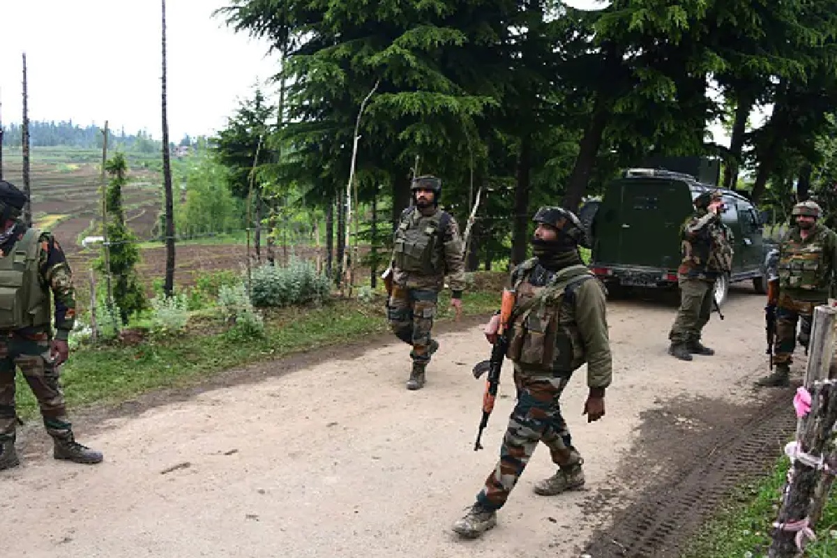 सुरक्षा दलाची मोठी कारवाई, दहशतवाद्यांचा घातपाताचा मोठा कट उधळला