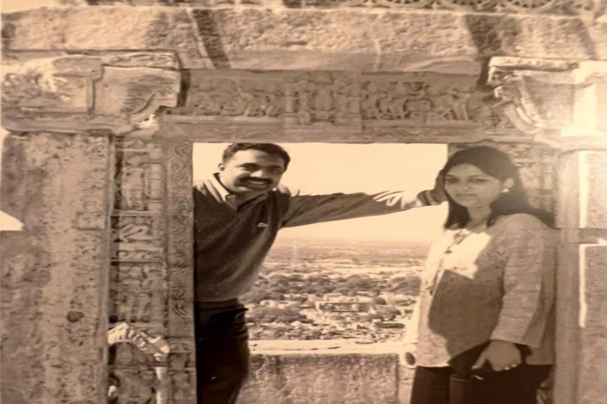 Jayant Patil : आयुष्याच्या प्रत्येक वळणावर खांद्याला खांदा लावून लढलात, जयंत पाटील पत्नीच्या वाढदिवसाला झाले भावुक