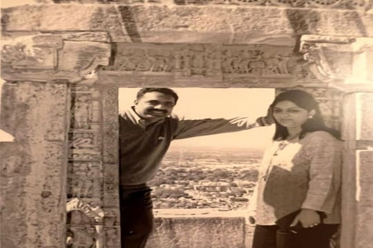 Jayant Patil : आयुष्याच्या प्रत्येक वळणावर खांद्याला खांदा लावून लढलात, जयंत पाटील पत्नीच्या वाढदिवसाला झाले भावुक