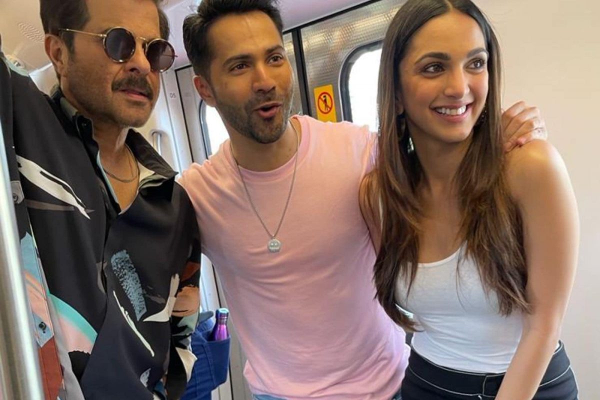 मेट्रोमध्ये केलेल्या 'या' कृत्यानं वरुण-कियारा ट्रोल, VIDEO पाहून नेटकऱ्यांना संताप अनावर