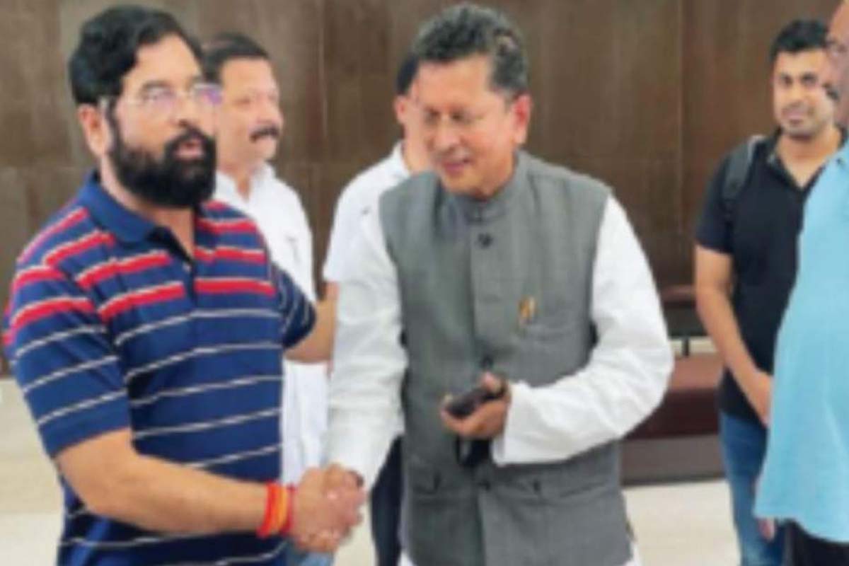 जो लढा कोकणात उभा केला, तोच लढा मुंबई उभा करू शकतो. कोकणी माणसांनी शिवसेना उभी केली आहे,