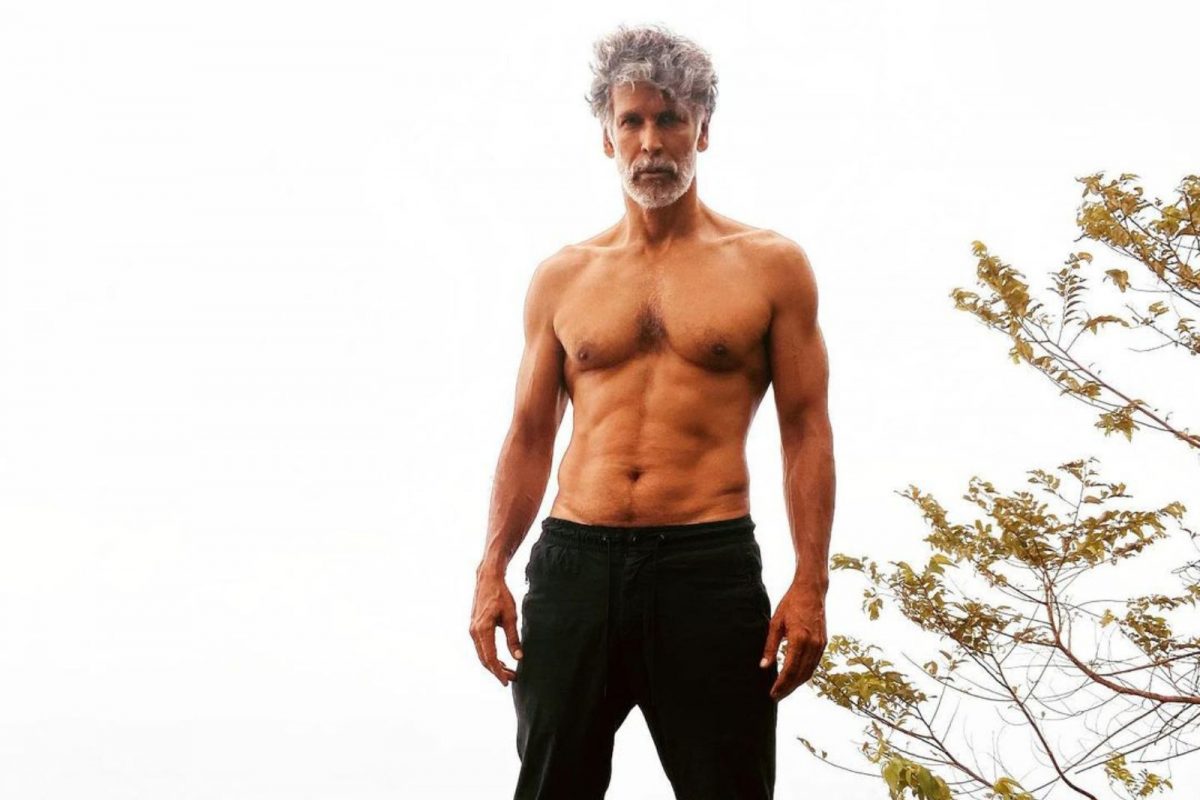 असे घडवले देखणे ट्रायसेप्स.... ! मिलिंद सोमणने शेअर केलं खास फिटनेस सिक्रेट; पाहा VIDEO