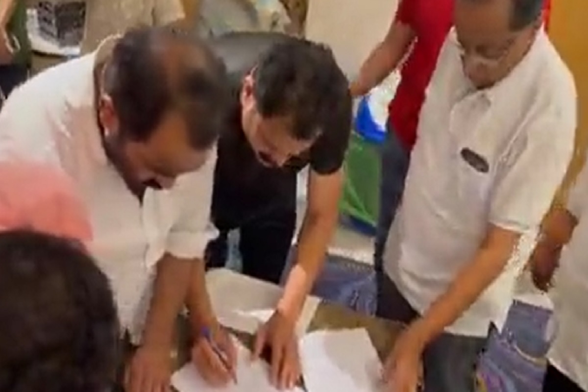 Airlift to MLAs: गुवाहाटीला जाण्यापूर्वी नेमकं काय घडल? आमदारांच्या सह्यांचा video आला समोर