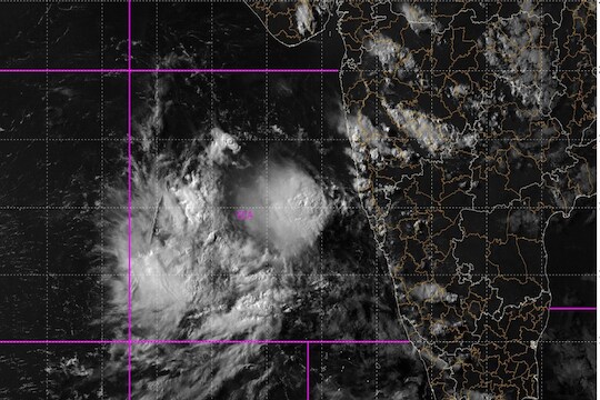 Monsoon महाराष्ट्रावर नाराज? कोकणासह, कोल्हापूर, पुणे, सांगली, सातारा जिल्ह्यांना IMDकडून वादळी पावसाचा Alert