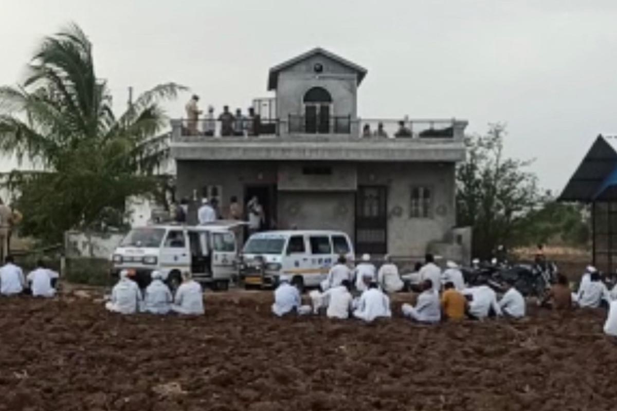 प्रथमदर्शनी मृतदेहाच्या चेहऱ्यावर काही खूणा दिसून येत असल्याने हत्येची शक्यता वर्तवली जात आहे.