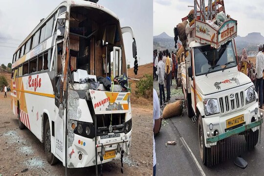  हा अपघात इतका भीषण होता की, यात पिकअप व्हॅनचा चक्काचूर झाला आहे. 
