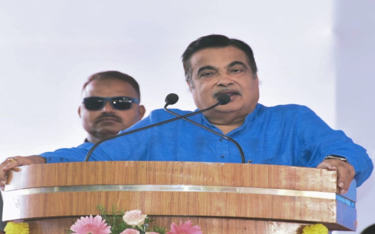 Nitin Gadkari : नितीन गडकरी म्हणतात शेतकऱ्यांनो पेट्रोल, डिझेलच्या गाड्या घेऊ नका, भविष्यात पेट्रोलशिवाय विमान चालेल