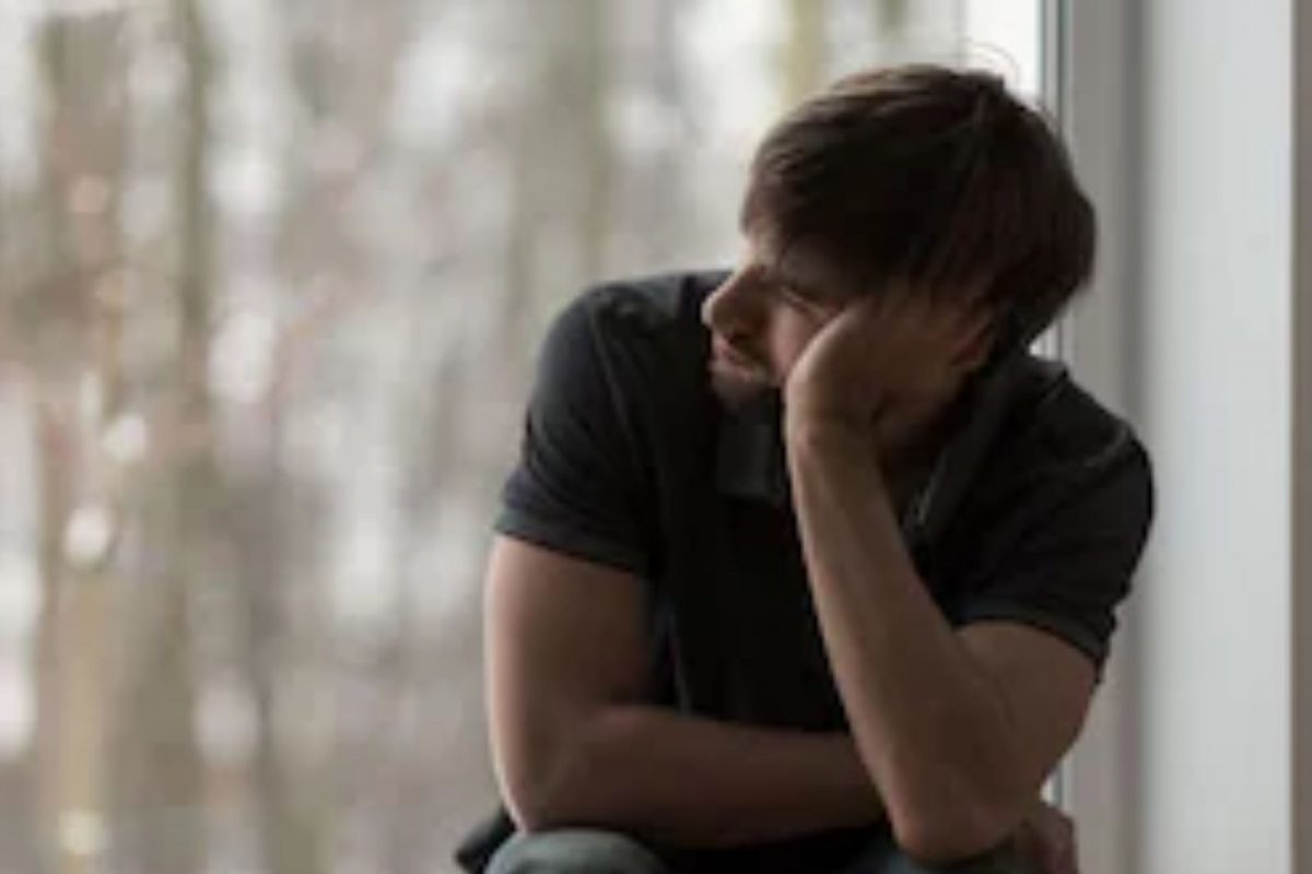 Overthinking : वारंवार एकच विचार करणं असू शकतं आजाराचं लक्षण, मेंदूवर होतो परिणाम