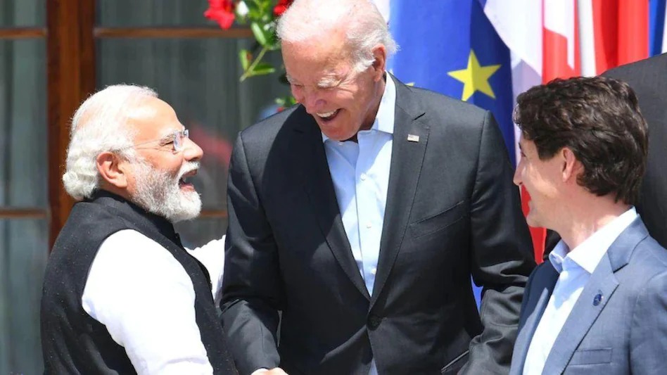 PM Modi Meets Joe Biden : PM मोदींना अमेरिकेचे राष्ट्राध्यक्ष बायडेन शोधत आले आणि दिला धक्का, व्हिडिओ व्हायरल
