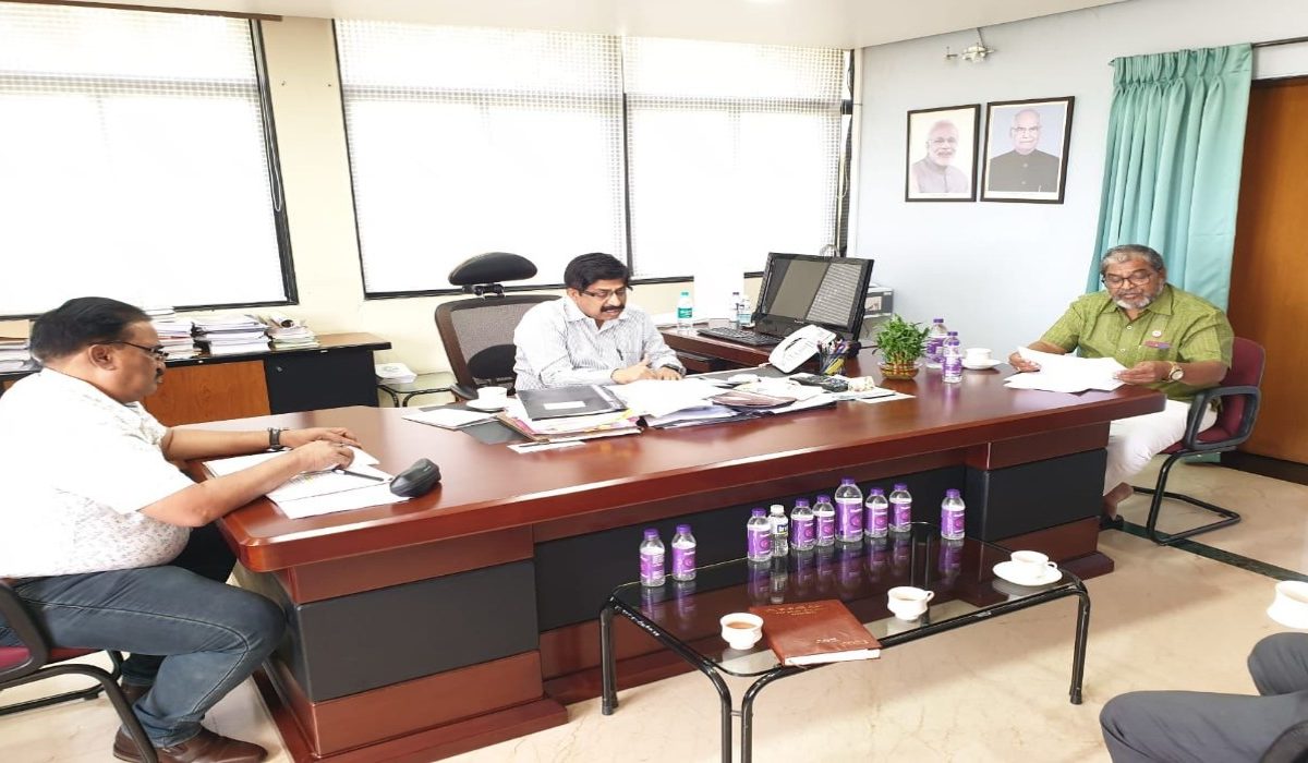 Raju Shetti : सरकारचे धोरण त्यात ऊस उत्पादक शेतकऱ्याचे मरण राजू शेट्टींची ठाकरे सरकारवर खरमरीत टीका