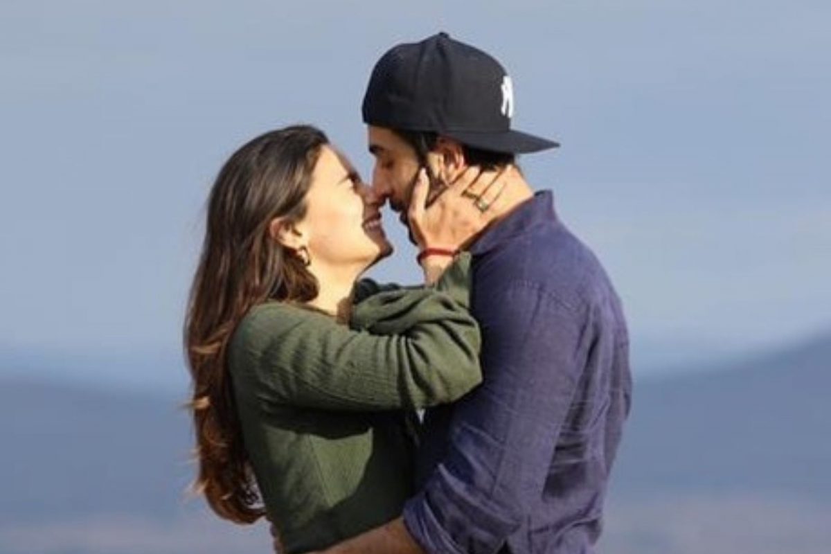 Alia Bhatt Pregnancy : आलियाने बदललेल्या Instagram DP ची चर्चा; हाच तो क्षण ज्या वेळी रणबीरने केलं होतं प्रपोज