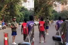 VIDEO: मालदीवच्या समुद्र किनाऱ्यावरून परतलेला रोहित वरळीत खेळतोय गल्ली क्रिकेट? VIDEO: मालदीवच्या समुद्र किनाऱ्यावरून परतलेला रोहित वरळीत खेळतोय गल्ली क्रिकेट?