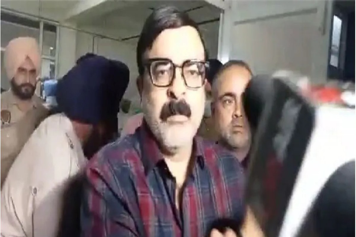 भ्रष्टाचाराच्या आरोपात IAS ऑफिसरला अटक, मुलाची हत्या केल्याचा पोलिसांवर आरोप