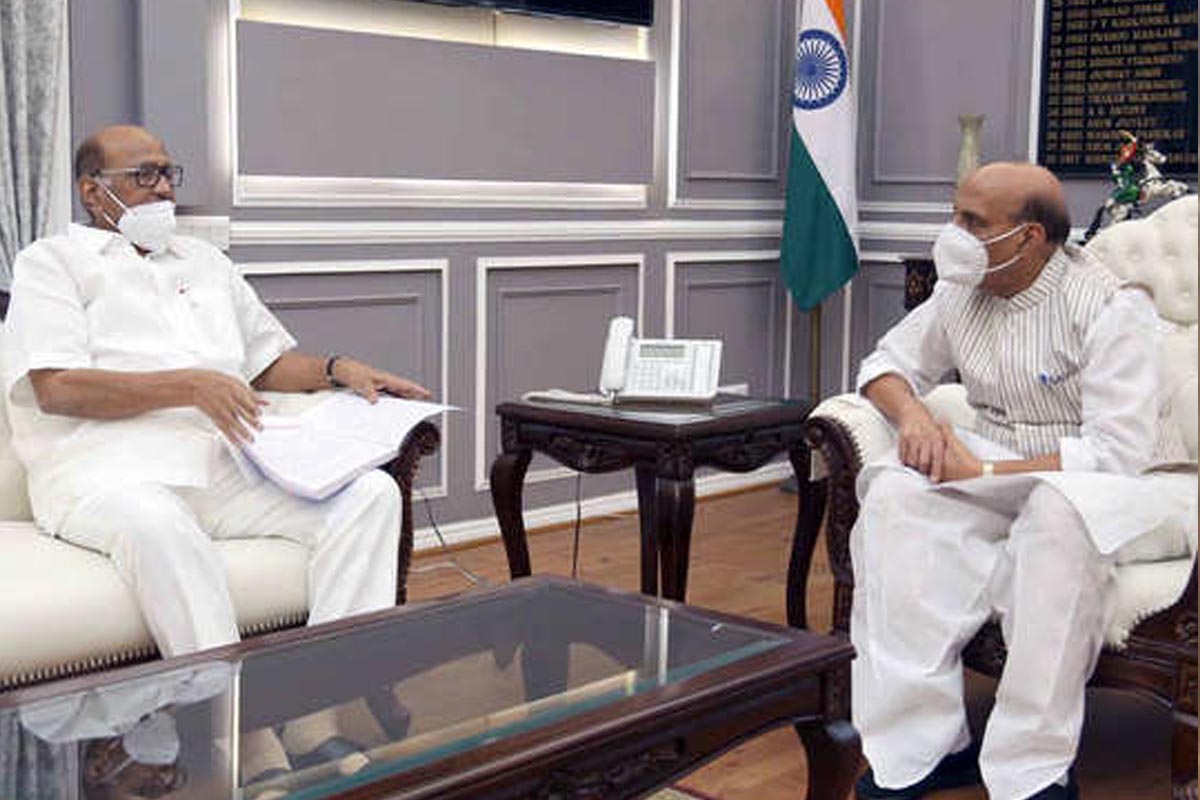 राष्ट्रपती निवडणुकीच्या पार्श्वभूमीवर भाजपकडून केंद्रीय संरक्षण मंत्री राजनाथ सिंह आणि भाजपचे केंद्रीय अध्यक्ष जे. पी. नड्डा यांच्यावर महत्त्वाची जबाबदारी सोपवली आहे.