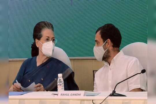 सोनिया गांधी आणि राहुल गांधींना ईडीची नोटीस, देशाच्या राजकारणात खळबळ
