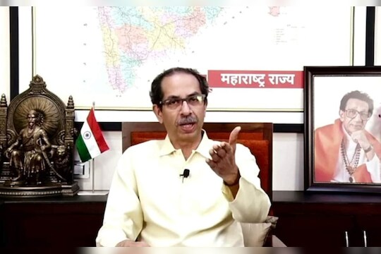 'मंत्री नसेल तर थेट मला संपर्क करा,' अधिकाऱ्यांच्या बैठकीत मुख्यमंत्र्यांची फ्रंटफुटवर बॅटींग