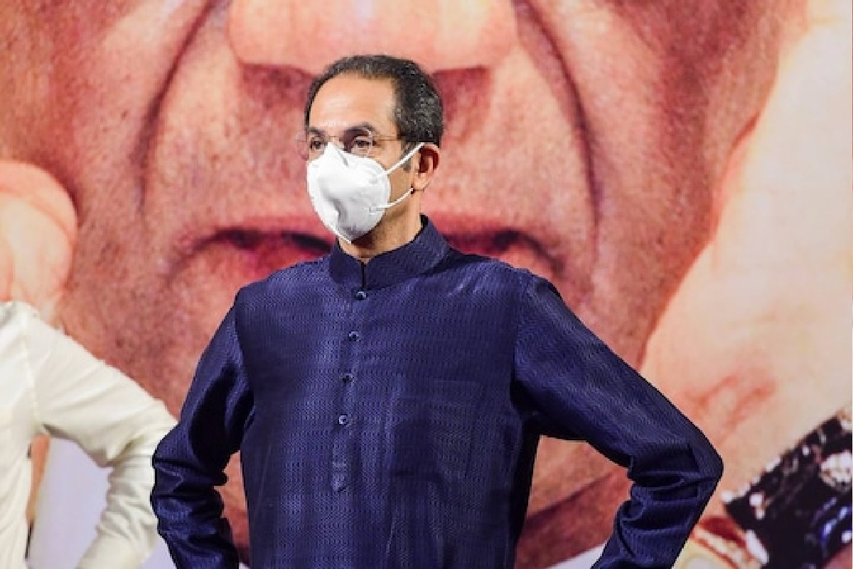 विधानपरिषद विरोधी पक्षनेते निवड प्रकरणात काँग्रेस पक्षाला विश्वासात घेतले नाही, असा आक्षेप काँग्रेसने घेतला