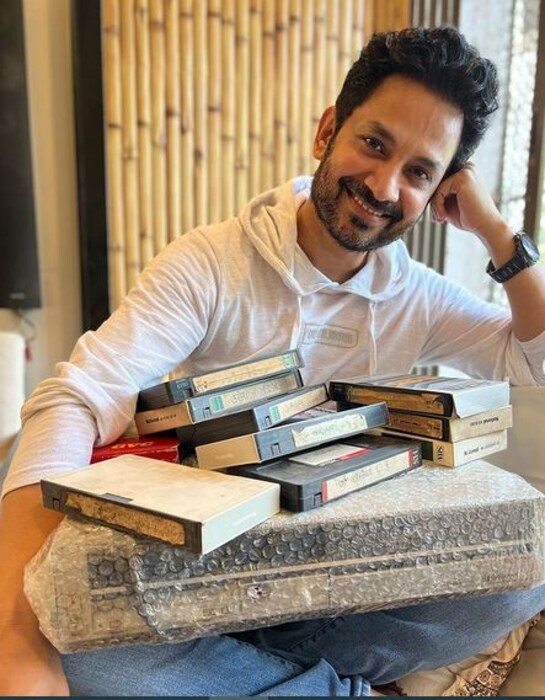 उमेश कामतने आपल्या इन्स्टाग्रामवर पोस्ट शेअर करत लिहिलंय, ''मी ते दिवस खूप मिस करतो.. घरची साफसफाई करताना दिसला, घरी आलेला पहिला VCR आणि VHS.''