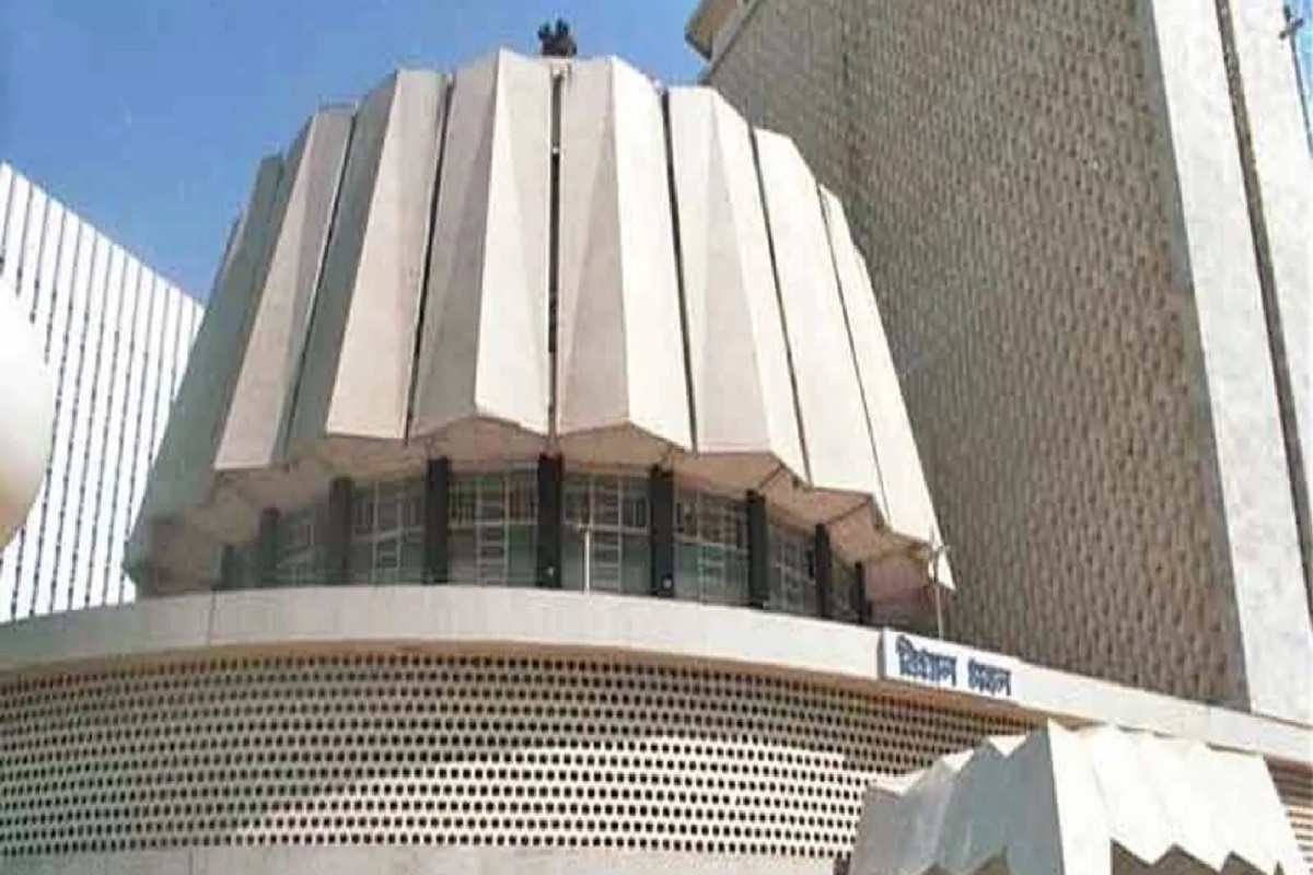 ऐन विधान परिषदेच्या तोंडावर अमेरिकेला गेले बविआचे आमदार क्षितीज ठाकूर आता मुंबईत दाखल झाले आहे.