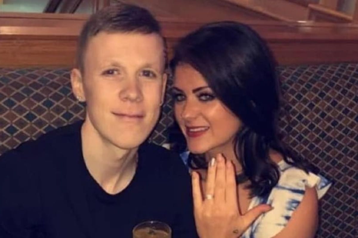 गर्लफ्रेंडने बॉयफ्रेंडच्या मृतदेहाशी केलं लग्न