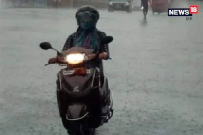 पावसाळा सुरु झालाय. एकीकडे पावसाळा अनेकांना रोमँटिक वाटतो, तर दुसरीकडे शहरातील महामार्गांवरून प्रवास करताना सर्वसामान्यांच्या मनस्तापाला सीमा उरत नाही. 
